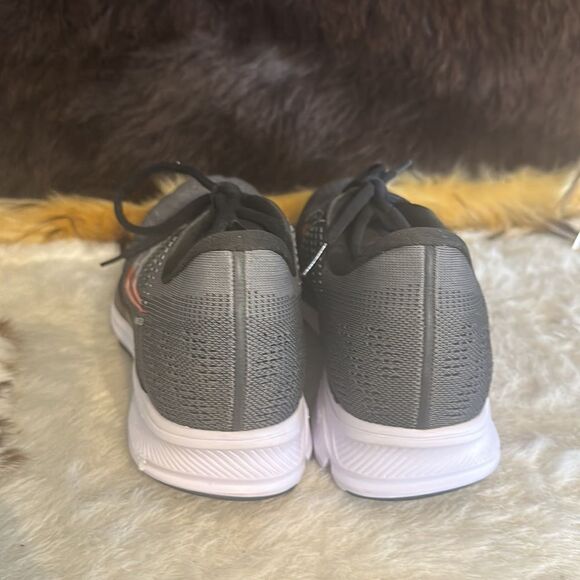 Athletic_Shoes